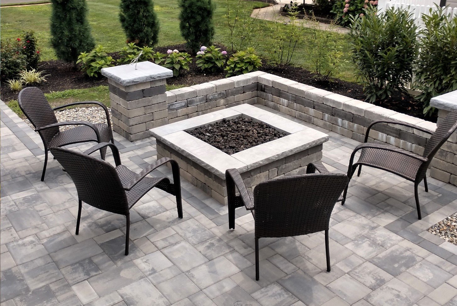 Choosing an Outdoor Fireplace or Fire Pit